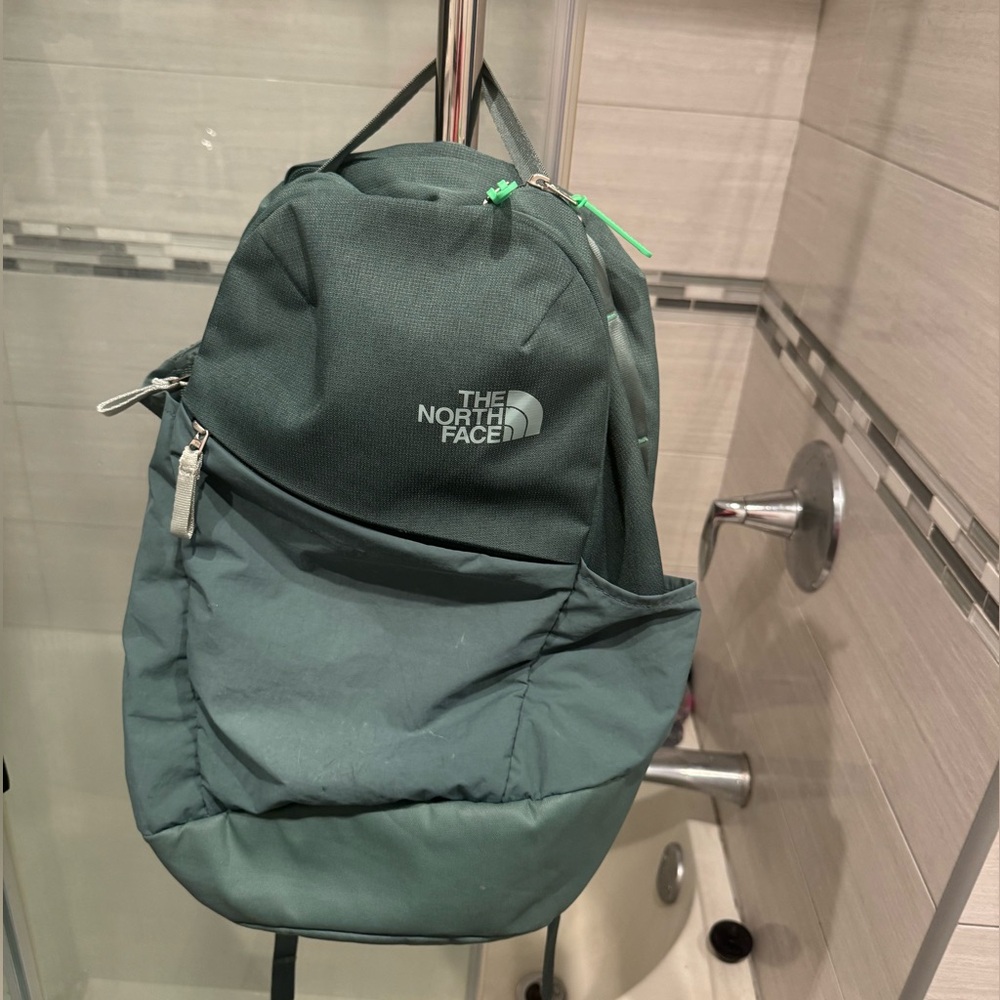 The North Face Isabella Backpack 3.0 Dark Sage Light Heather/Chlorophyll Green